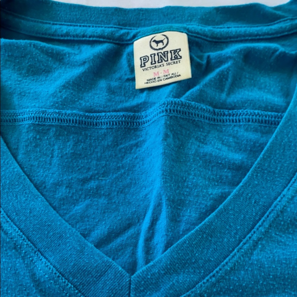 T-Shirt. - Picture 2 of 3